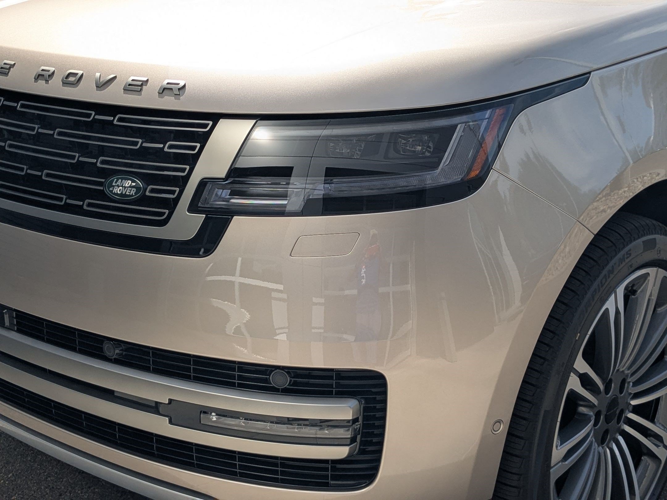 New 2026 Land Rover Range Rover Long Wheelbase SE AWD/4WD image 9