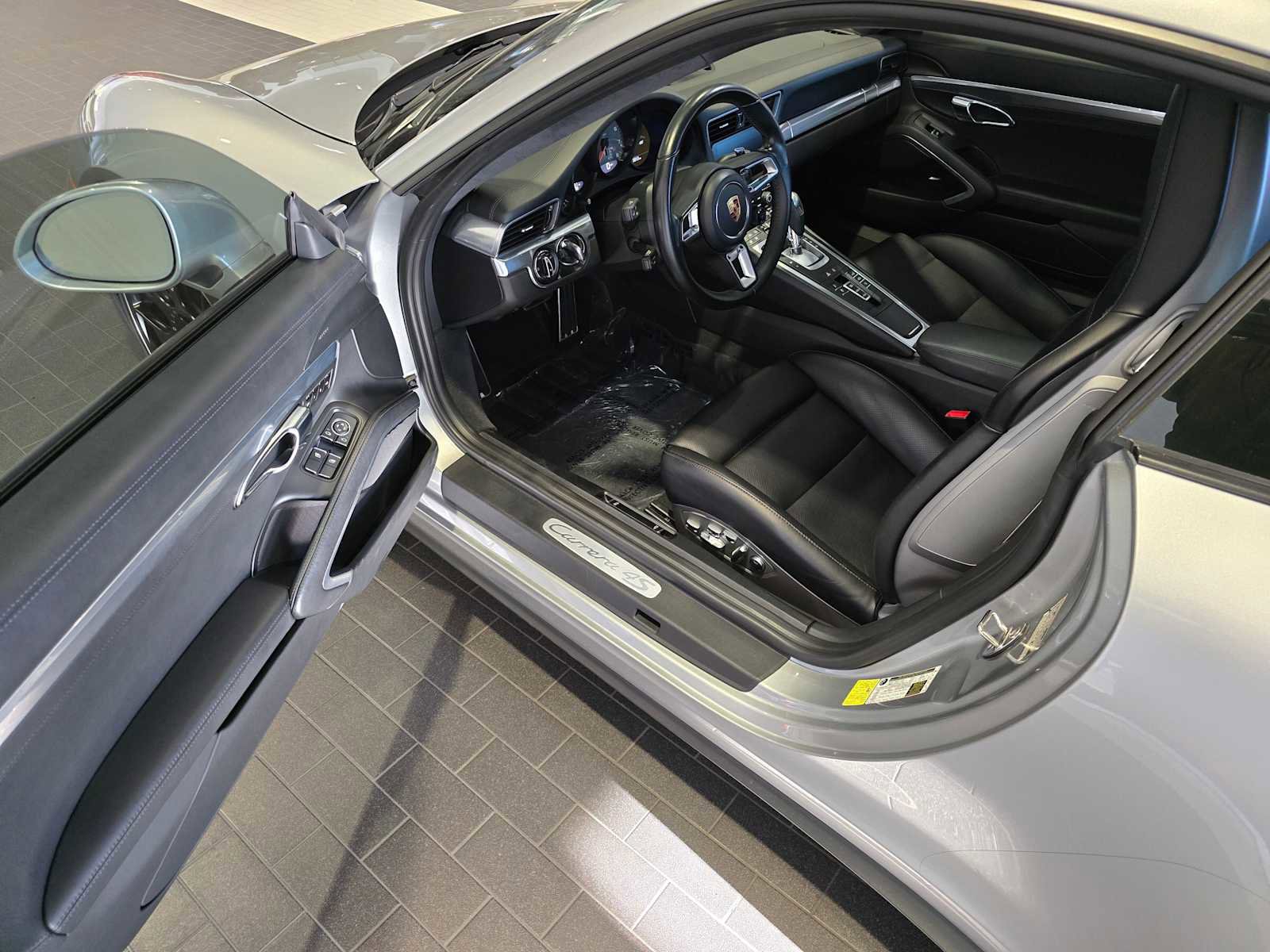 Used 2017 Porsche 911 Carrera 4S image 16
