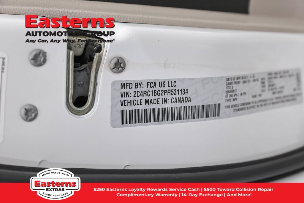 Used 2023 Chrysler Pacifica Touring-L FWD image 37