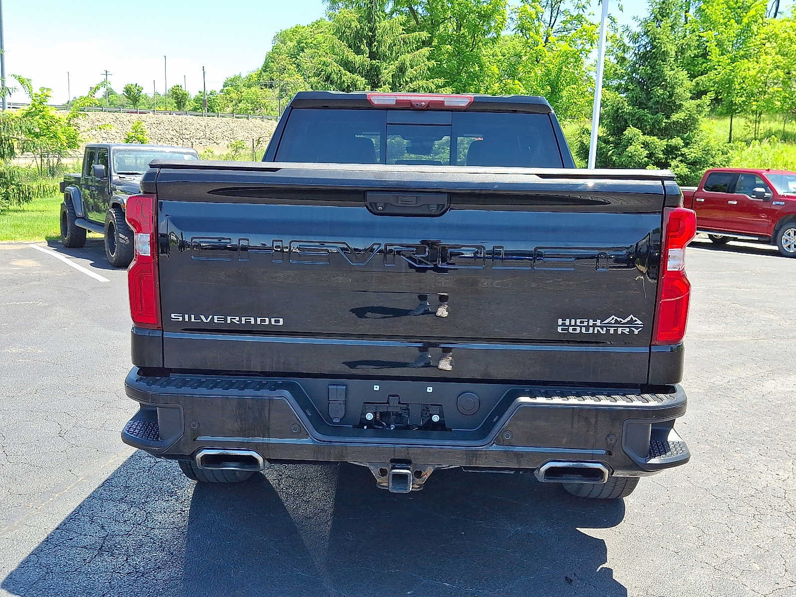 Used 2023 Chevrolet Silverado 1500 High Country w/ High Country Premium Package AWD/4WD image 5