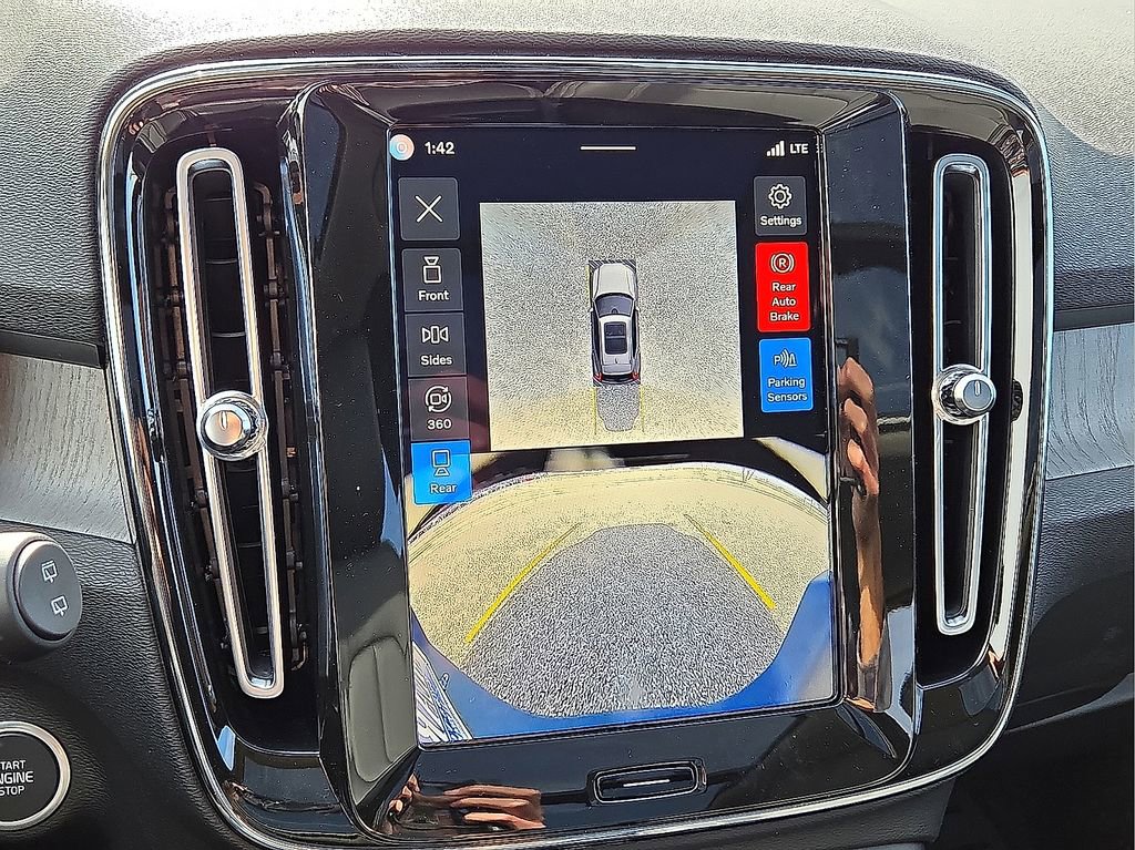 New 2026 Volvo XC40 B4 Plus w/ Protection Package Premier FWD image 27