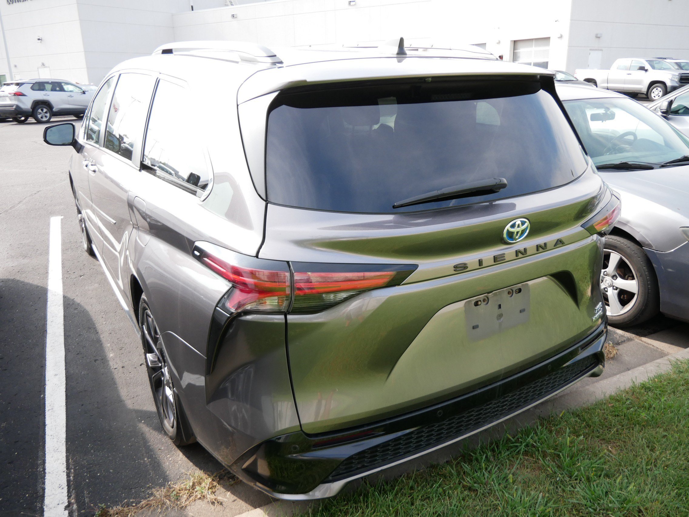 Certified 2022 Toyota Sienna XSE FWD image 7