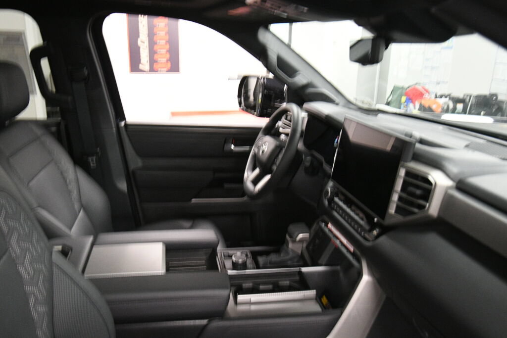 Certified 2025 Toyota Sequoia Limited w/ Tow Technology Package AWD/4WD image 32