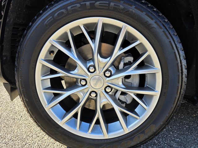 Certified 2022 Jeep Grand Cherokee Summit w/ Advanced Protech Group IV AWD/4WD image 3
