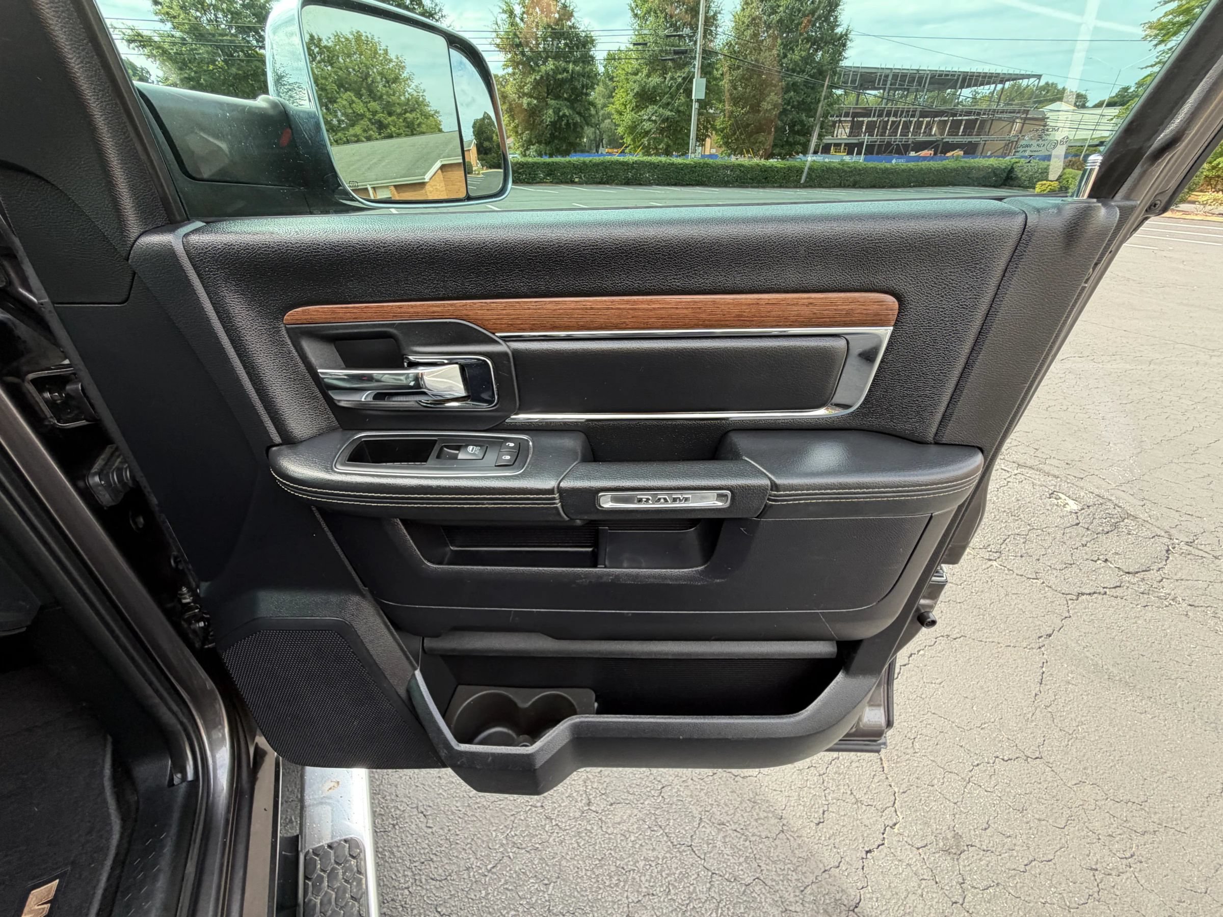Used 2015 RAM 3500 Laramie AWD/4WD image 22