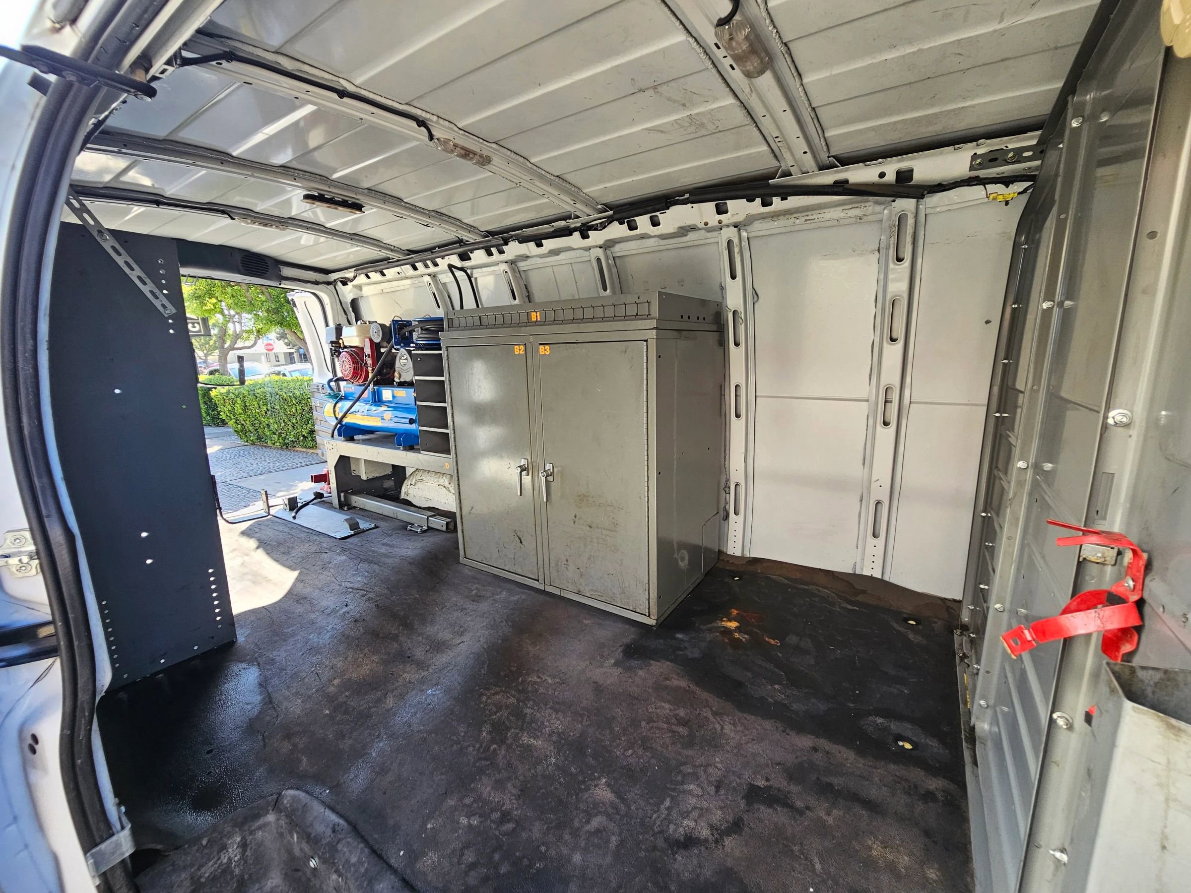 Used 2018 Chevrolet Express 3500 Extended w/ Driver Convenience Package image 22