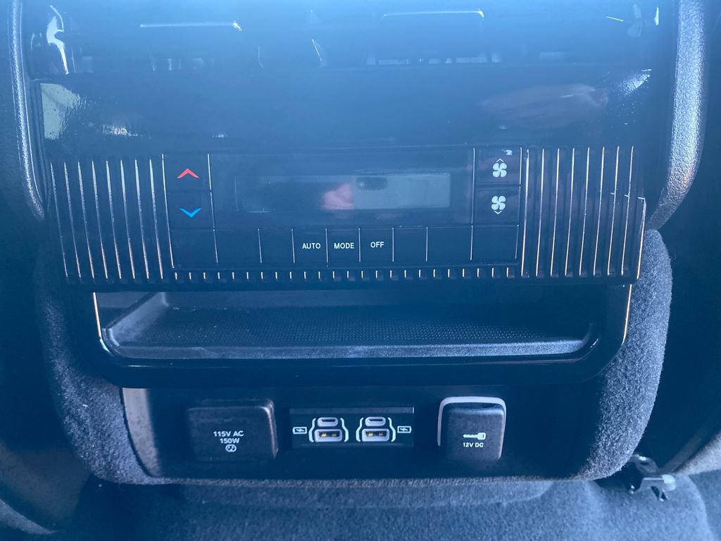 Used 2024 Jeep Wagoneer Series II w/ Flexible Seating Group RWD image 19