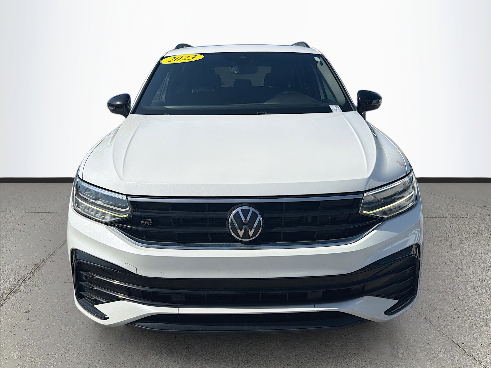 Used 2023 Volkswagen Tiguan SE R-Line image 9