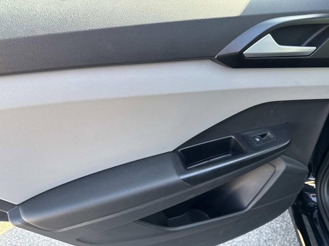 Certified 2022 Volkswagen Taos S image 9