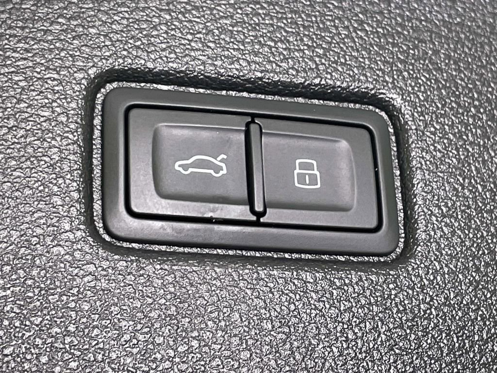 Certified 2025 Audi Q7 3.0T Premium Plus image 22