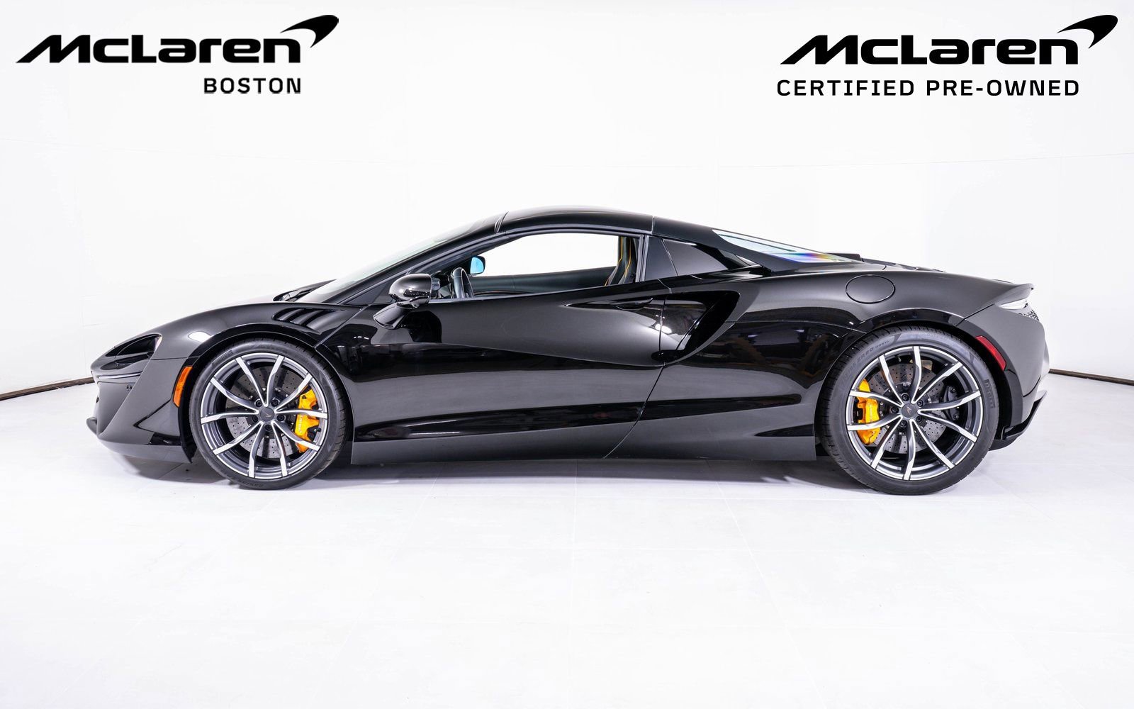 Used 2025 McLaren Artura Spider image 3