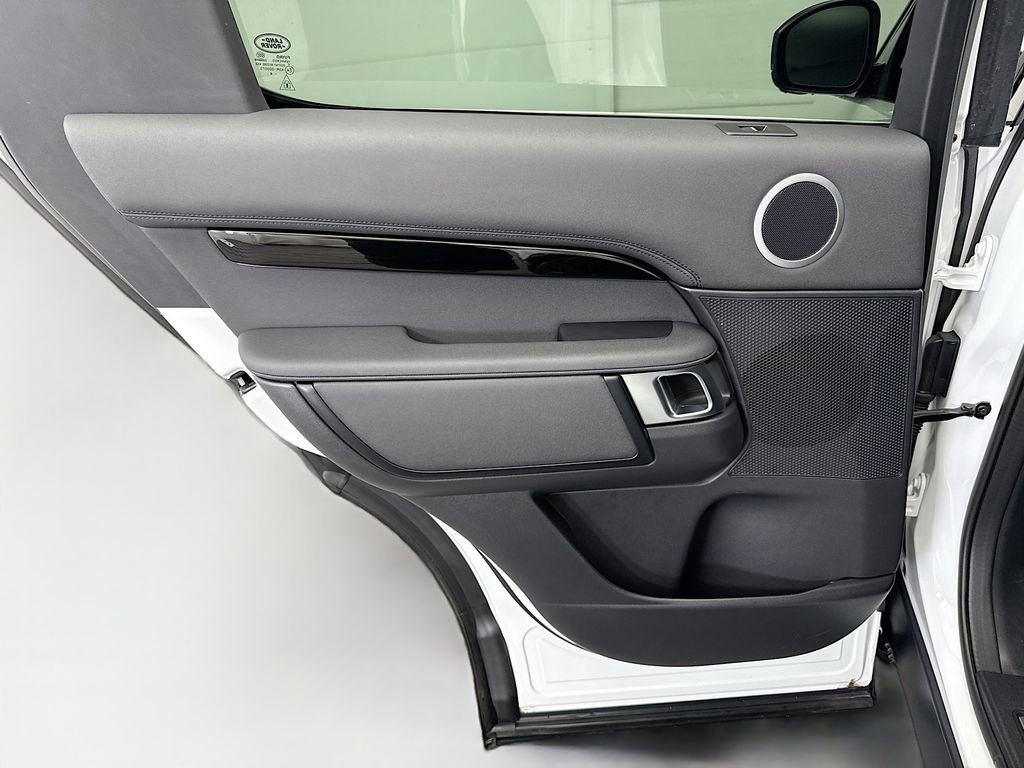 Certified 2025 Land Rover Discovery S image 25