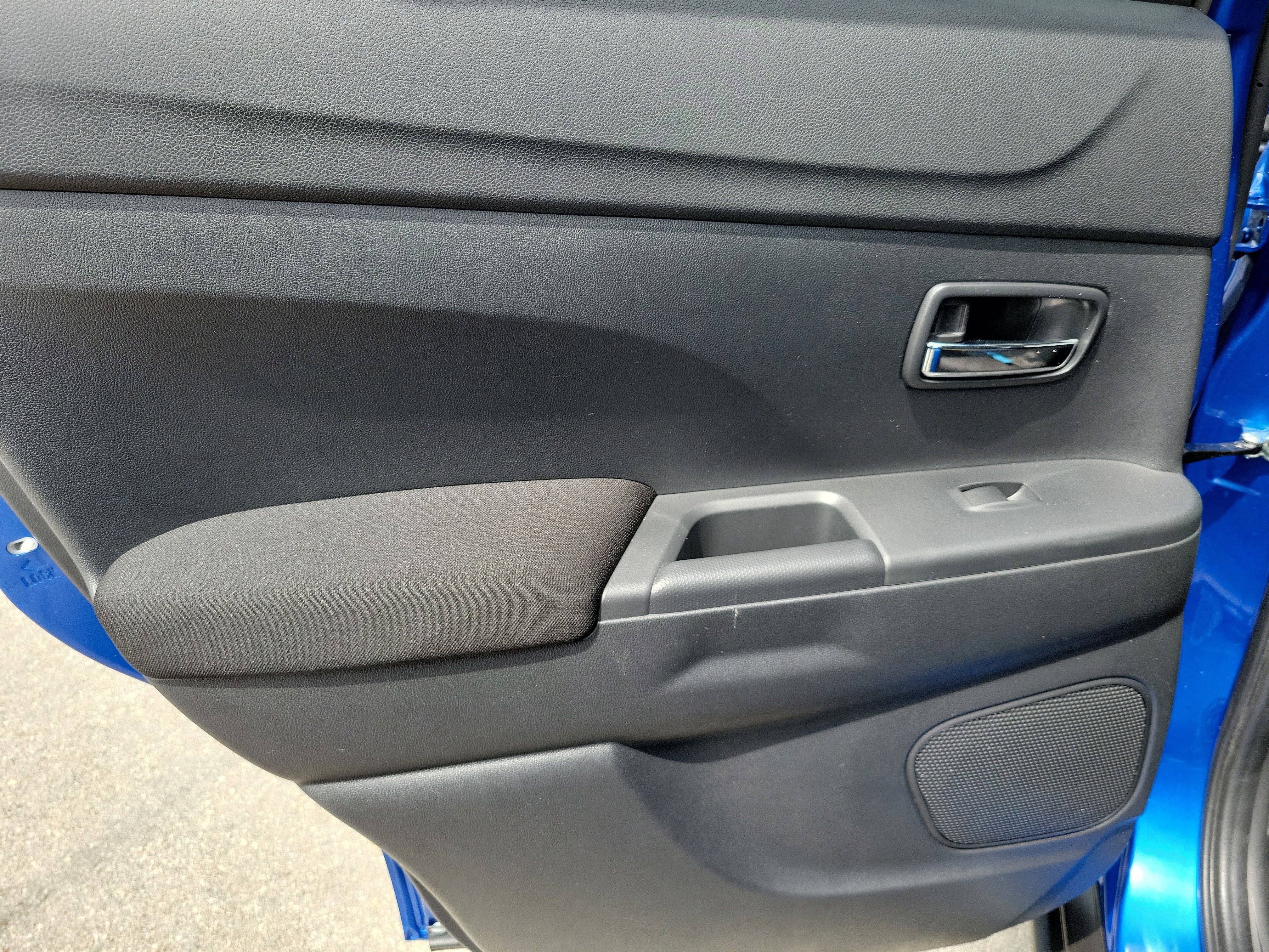 Used 2025 Mitsubishi Outlander Sport LE AWD/4WD image 28