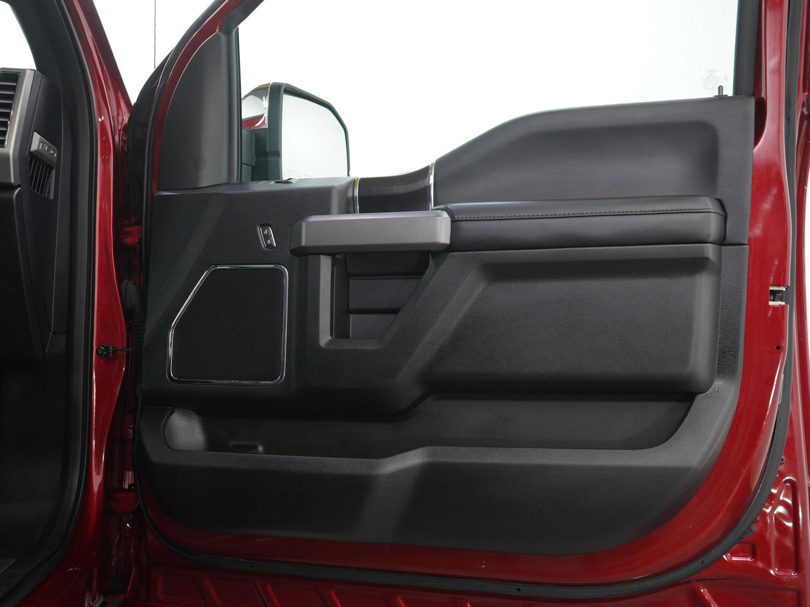 Used 2018 Ford F150 Platinum w/ Equipment Group 701A Luxury AWD/4WD image 9
