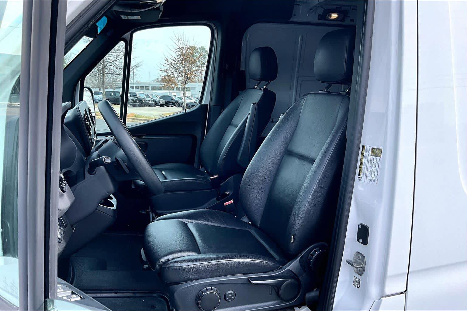 Used 2023 Mercedes-Benz Sprinter 2500 image 8