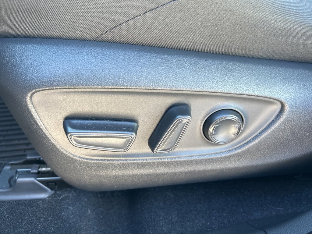 Used 2024 Toyota RAV4 SE image 5