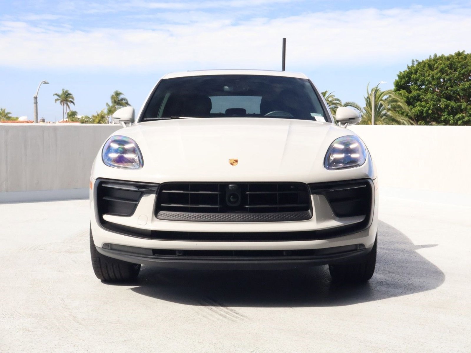 Certified 2025 Porsche Macan image 6