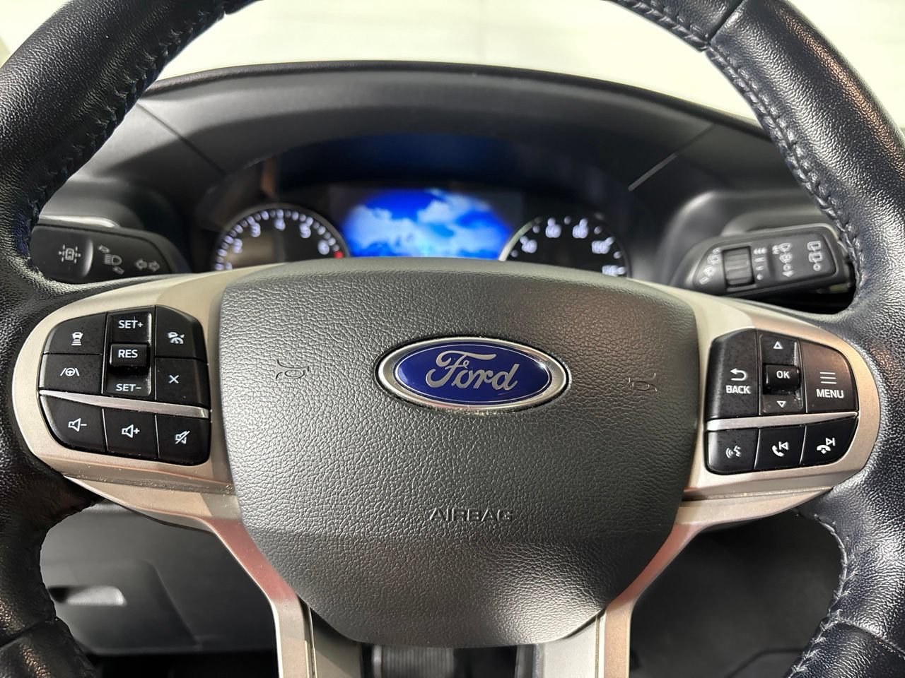 Used 2022 Ford Explorer Limited w/ Equipment Group 301A RWD image 12