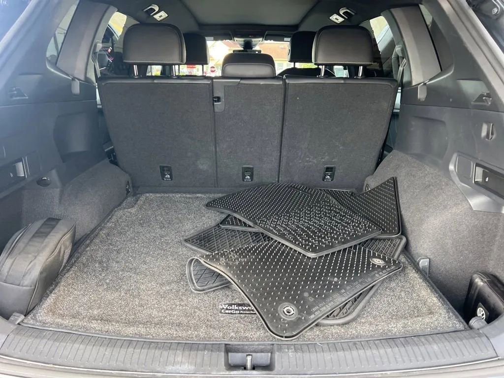 Used 2022 Volkswagen Tiguan SE R-Line image 12