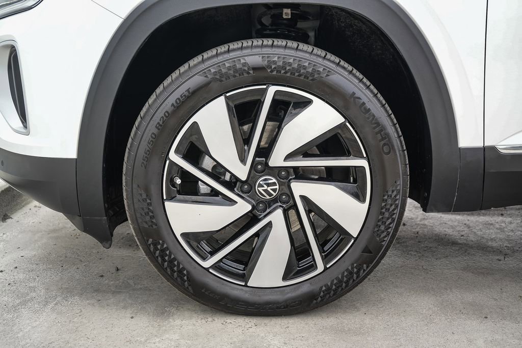 Used 2025 Volkswagen Atlas SEL AWD/4WD image 11