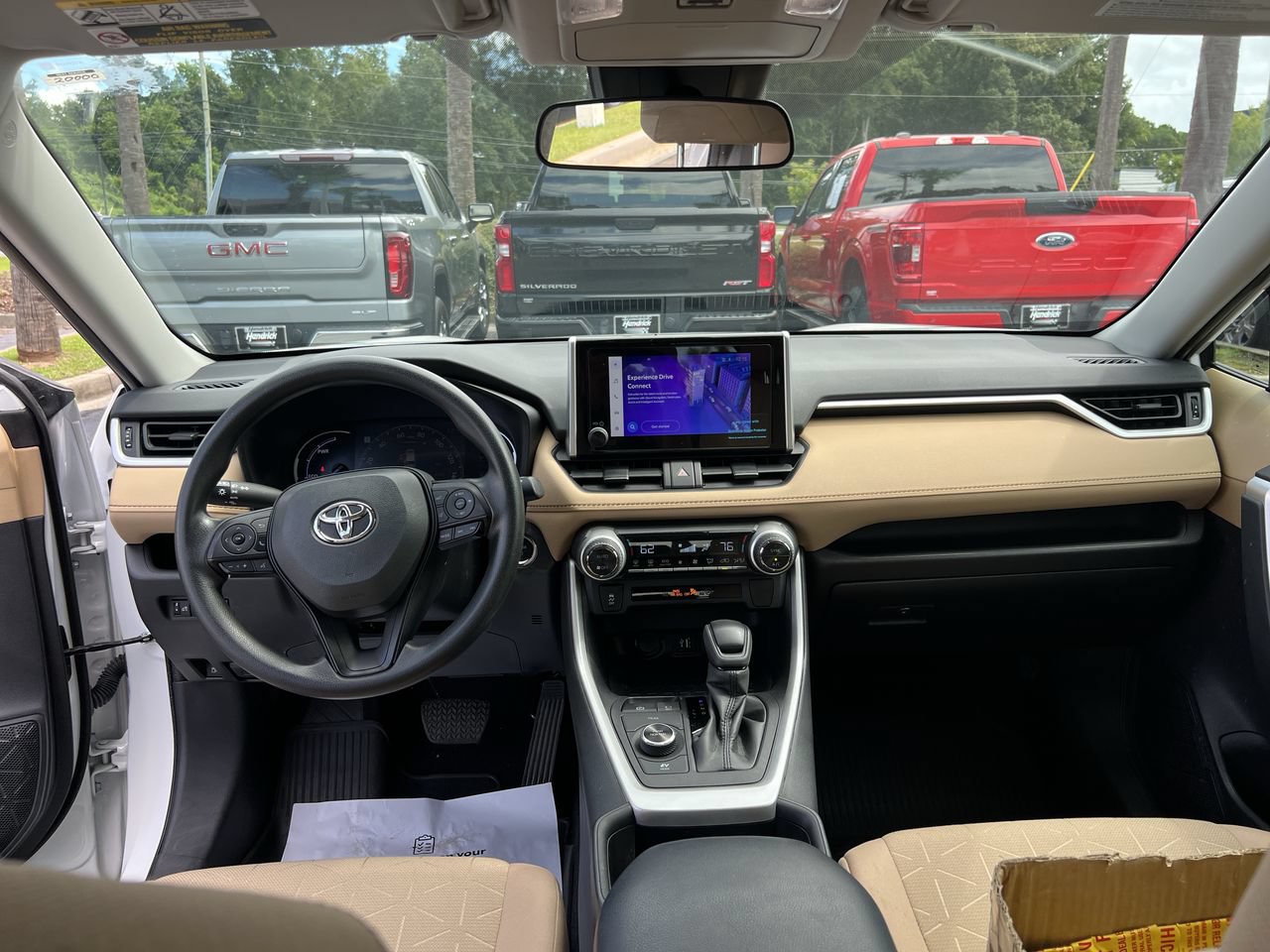 Used 2024 Toyota RAV4 XLE AWD/4WD image 31
