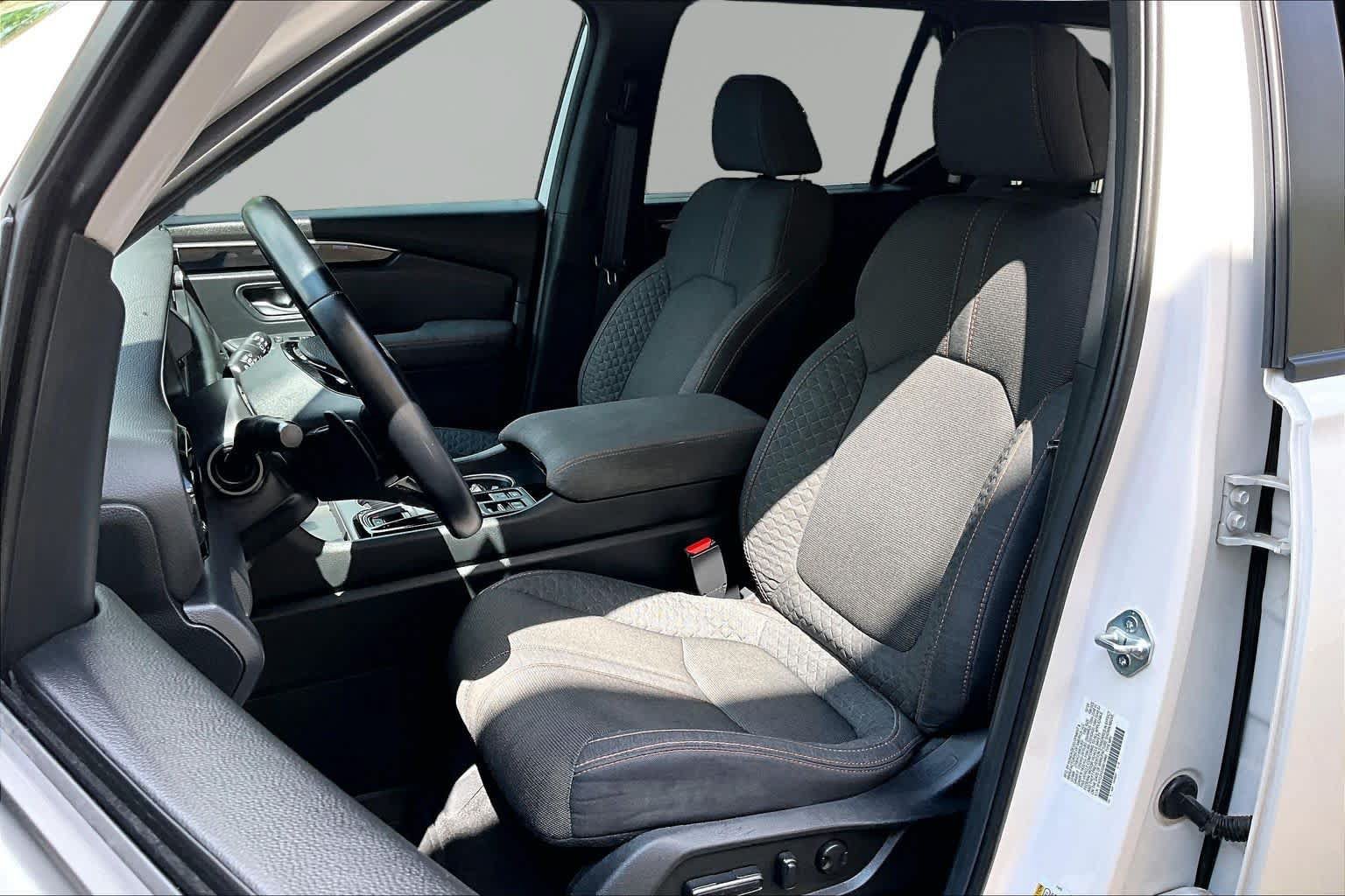 Used 2025 Honda Pilot Sport image 8