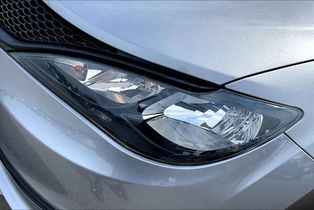 Used 2020 Chrysler Voyager L FWD image 27