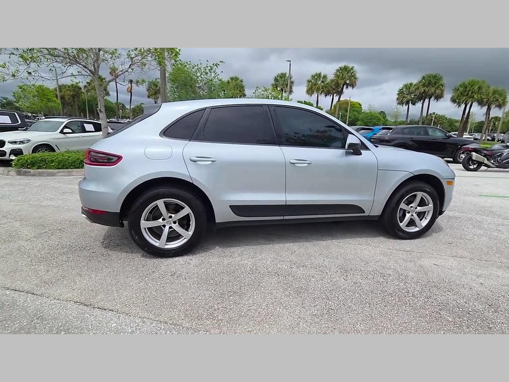 Used 2018 Porsche Macan AWD/4WD image 36