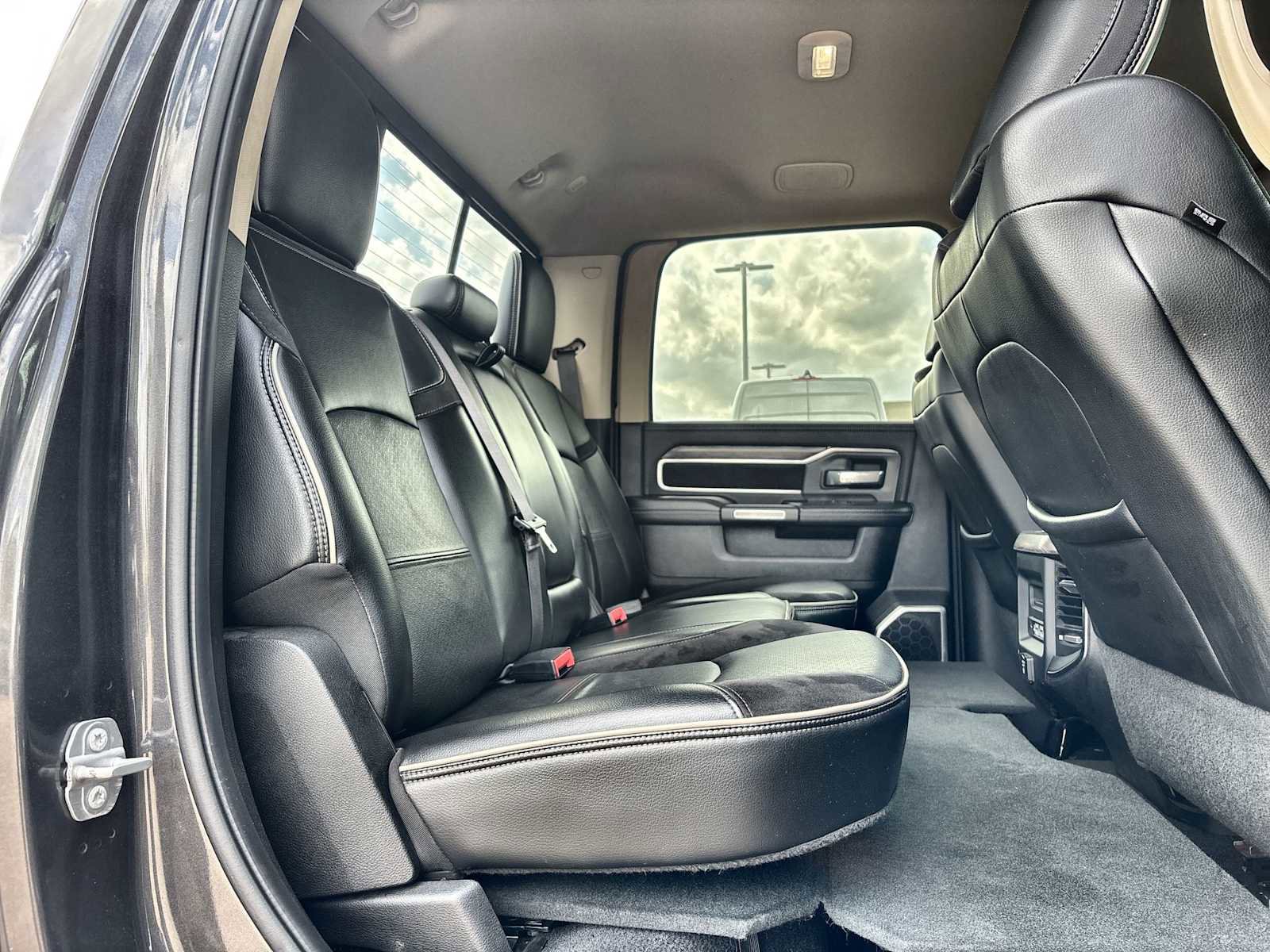 Used 2019 RAM 2500 Laramie image 19