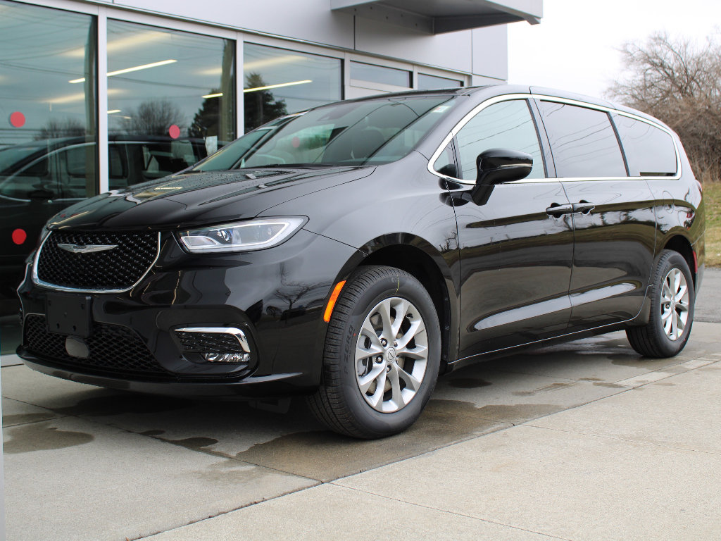 New 2026 Chrysler Pacifica Select AWD/4WD image 3