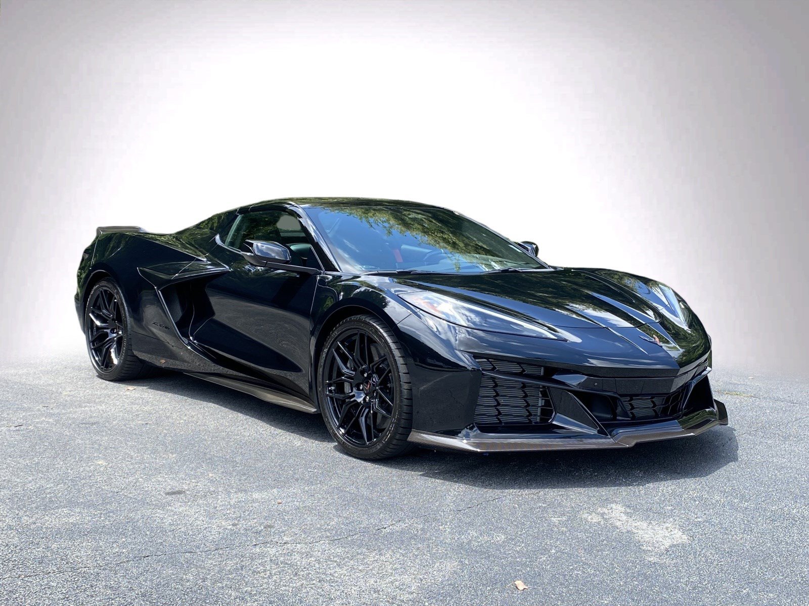 Used 2024 Chevrolet Corvette Z06 RWD image 2