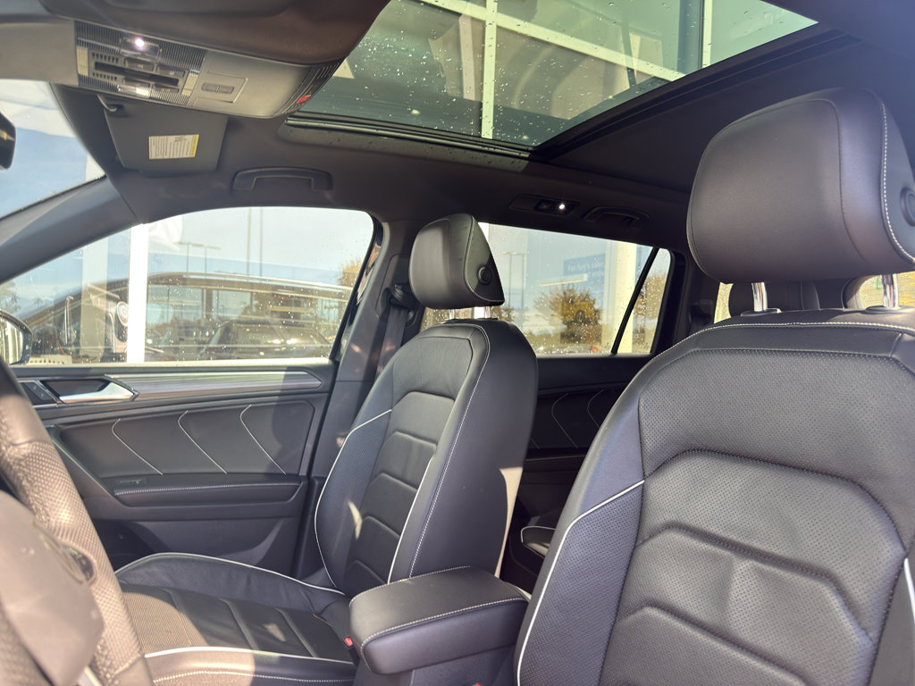 Used 2022 Volkswagen Tiguan SEL R-Line image 8