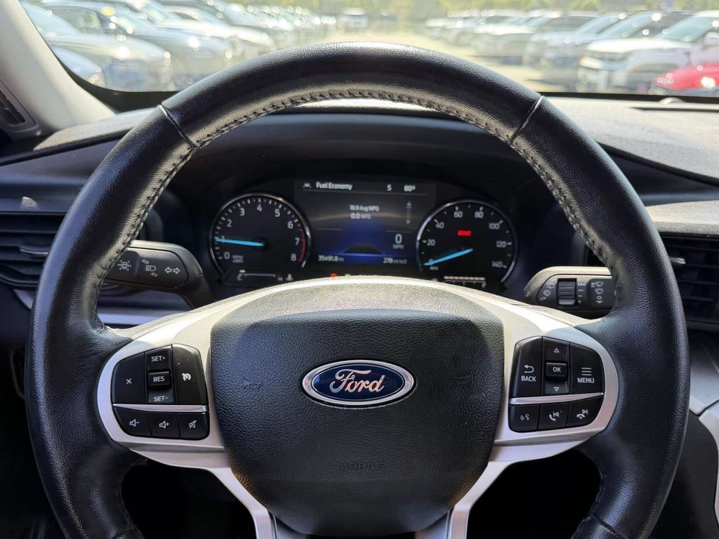 Used 2023 Ford Explorer XLT AWD/4WD image 26