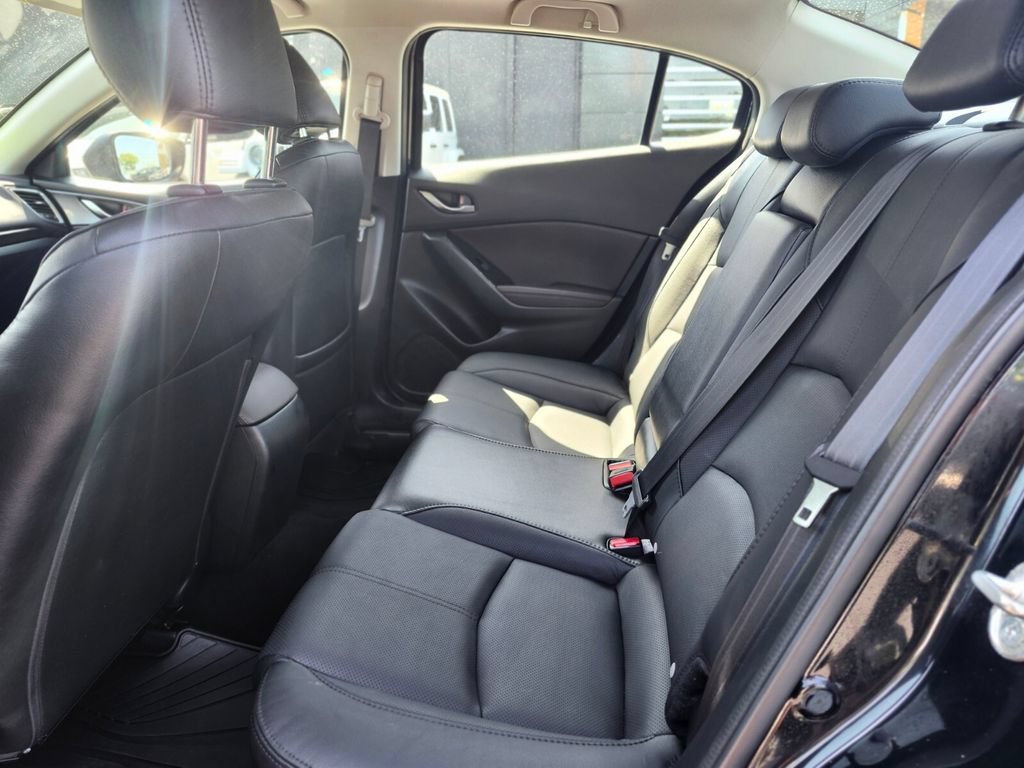 Used 2018 MAZDA MAZDA3 Grand Touring FWD image 16