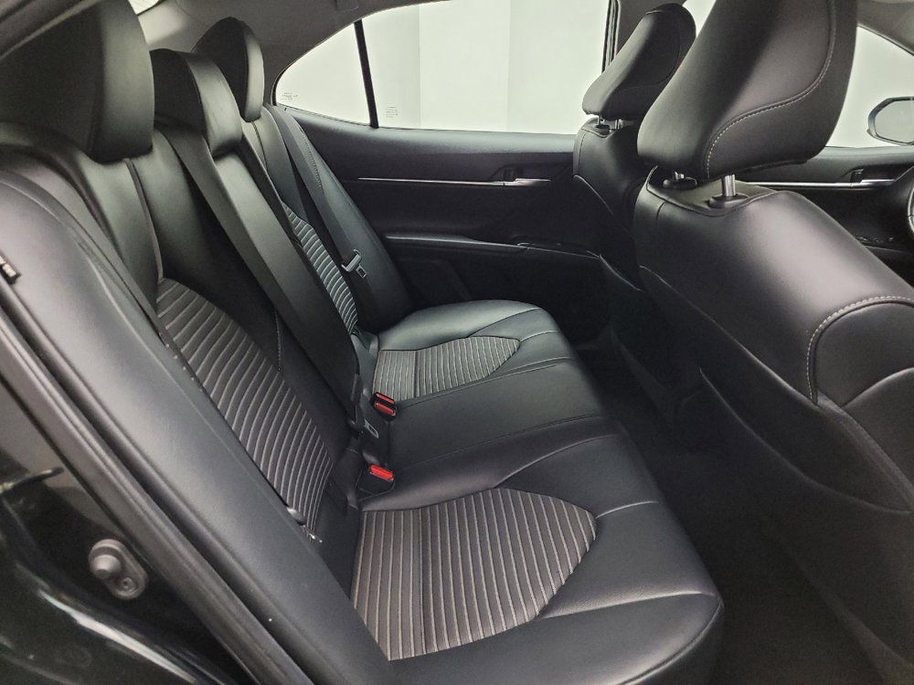Used 2020 Toyota Camry SE image 19