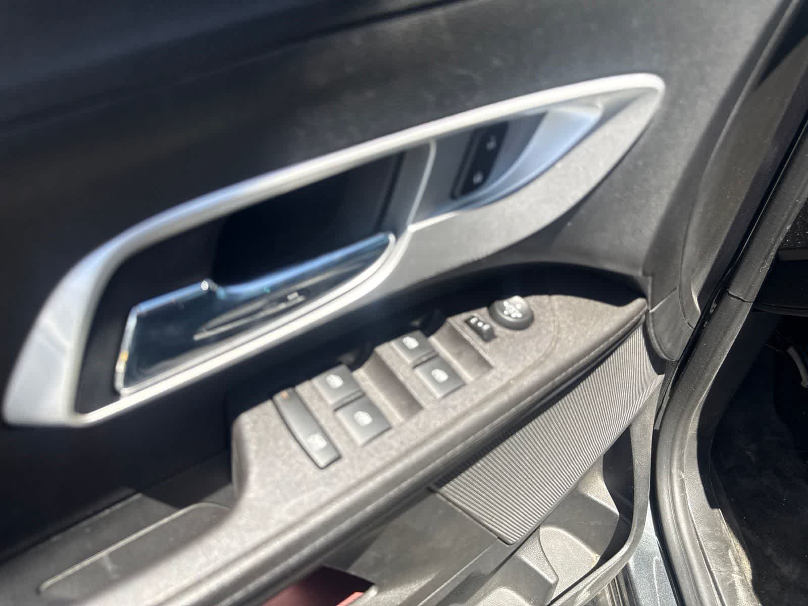 Used 2017 Chevrolet Equinox LS FWD image 17