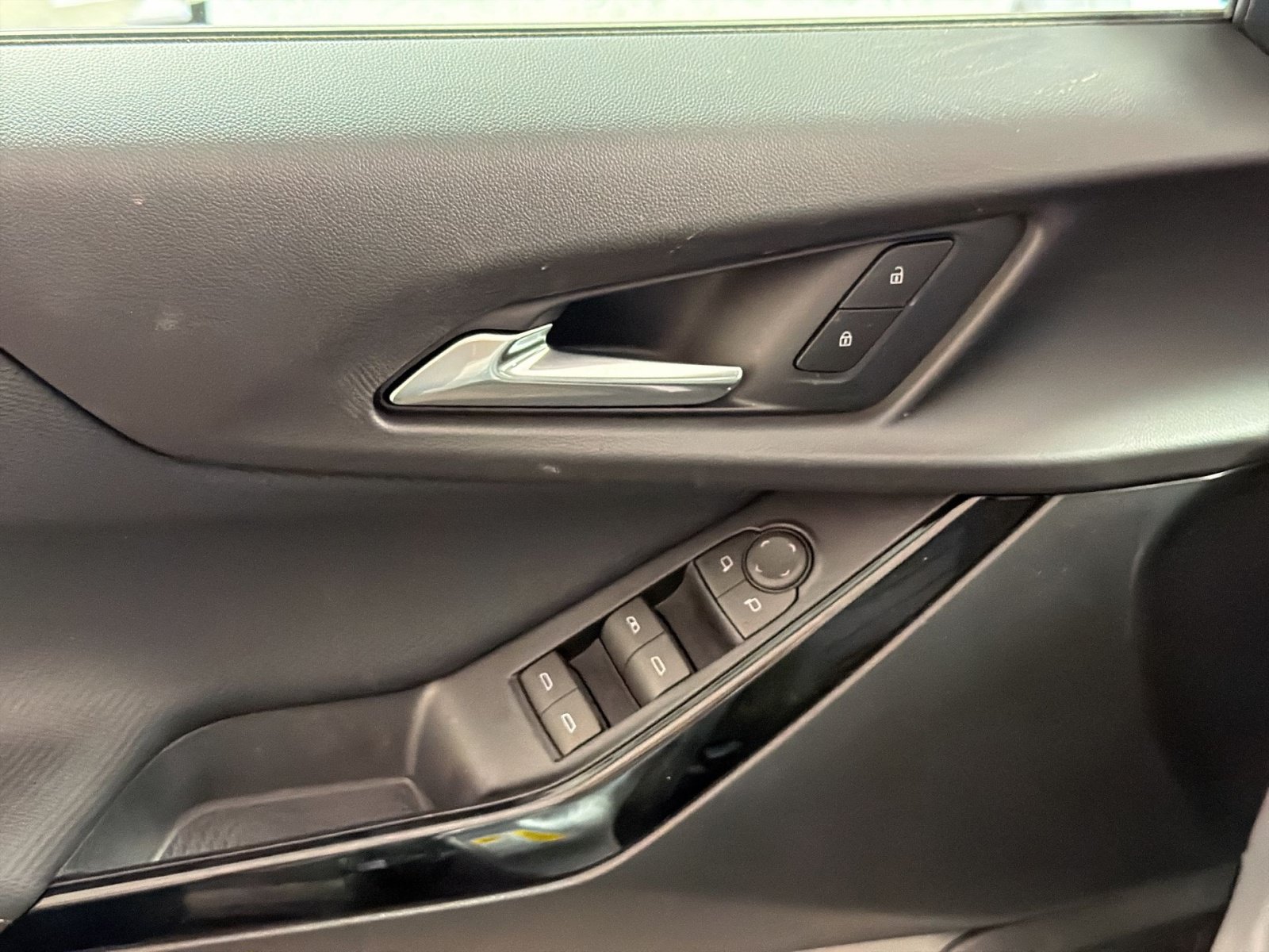 New 2027 Chevrolet Equinox LT w/ Safety and Technology Package FWD image 15