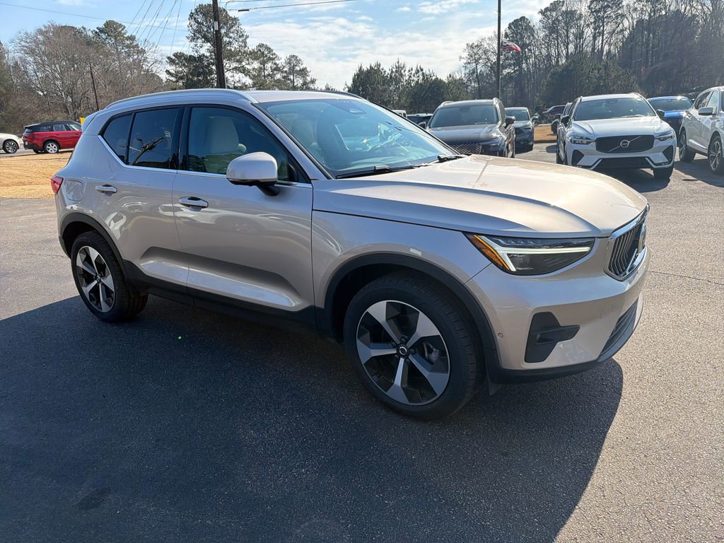 Certified 2024 Volvo XC40 B5 Plus w/ Protection Package Premier image 9