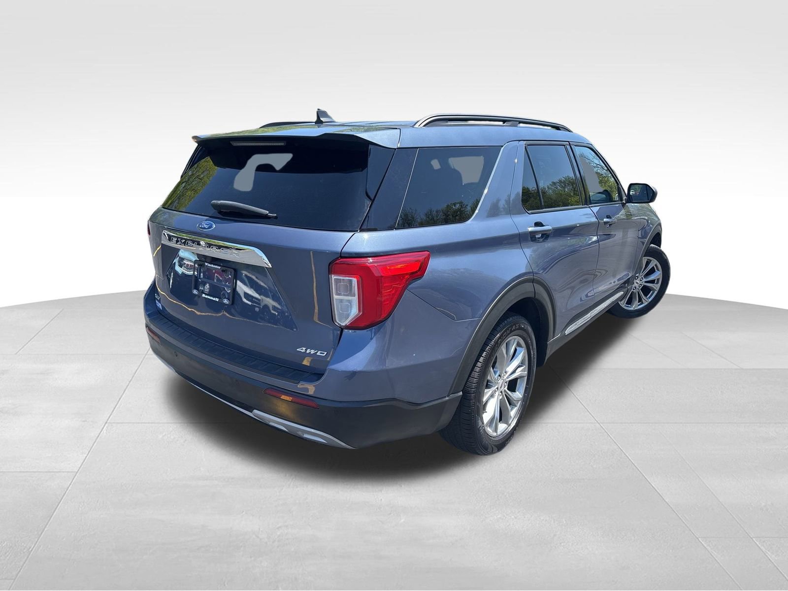 Used 2021 Ford Explorer XLT w/ Equipment Group 202A image 6