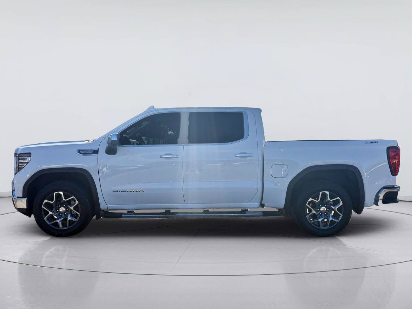 Used 2025 GMC Sierra 1500 SLT AWD/4WD image 6