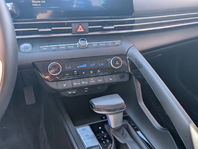 Certified 2025 Hyundai Elantra SEL FWD image 22