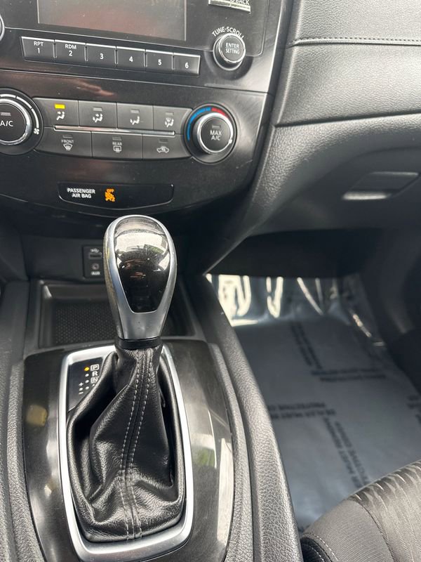 Used 2017 Nissan Rogue S image 22