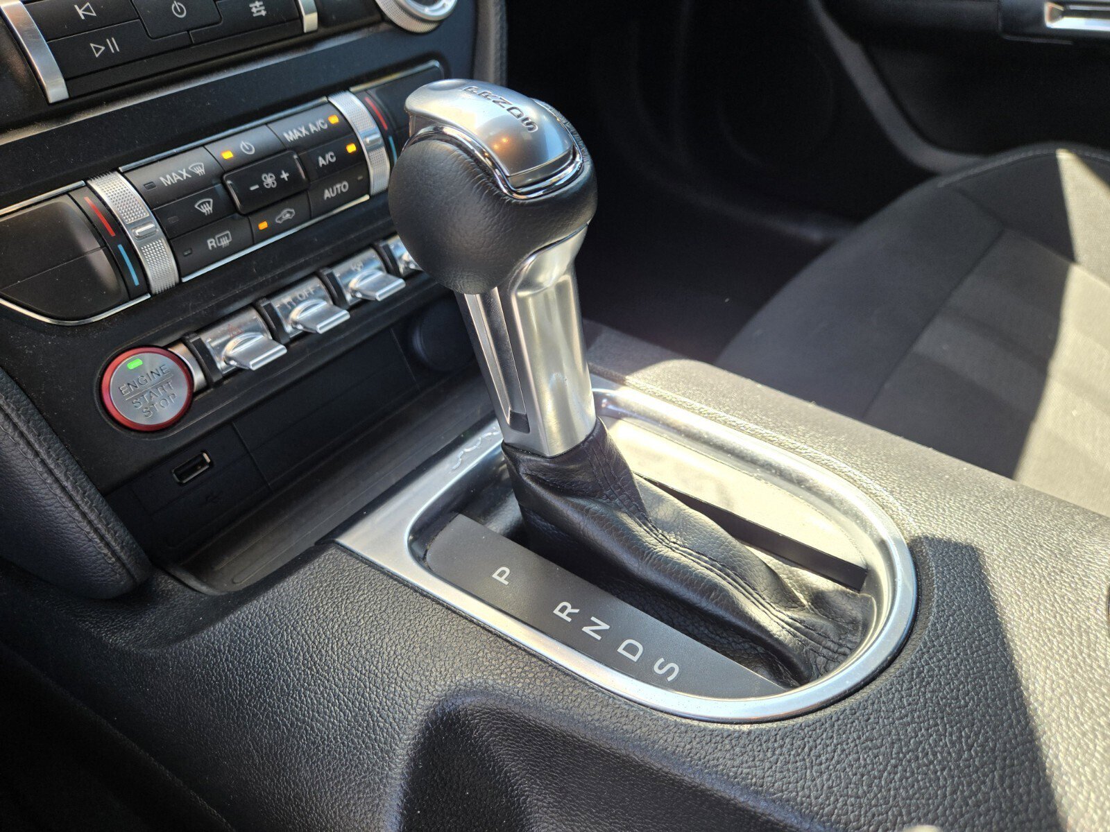 Used 2019 Ford Mustang Coupe w/ Equipment Group 101A RWD image 20