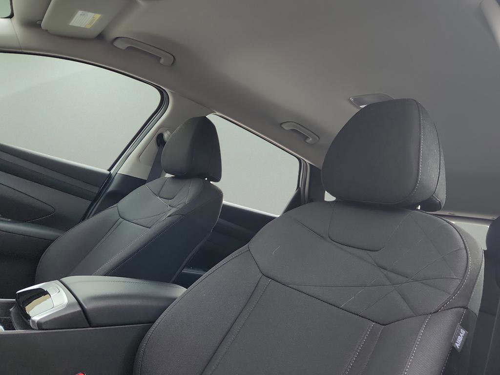 Certified 2025 Hyundai Tucson SE image 17