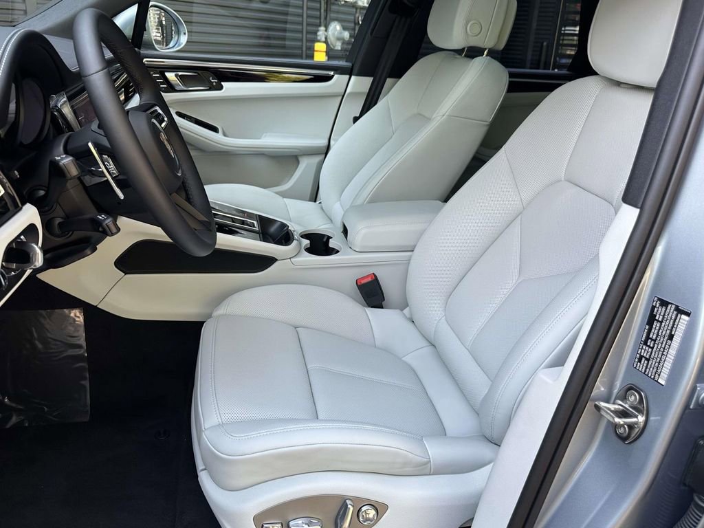 Certified 2025 Porsche Macan S AWD/4WD image 5