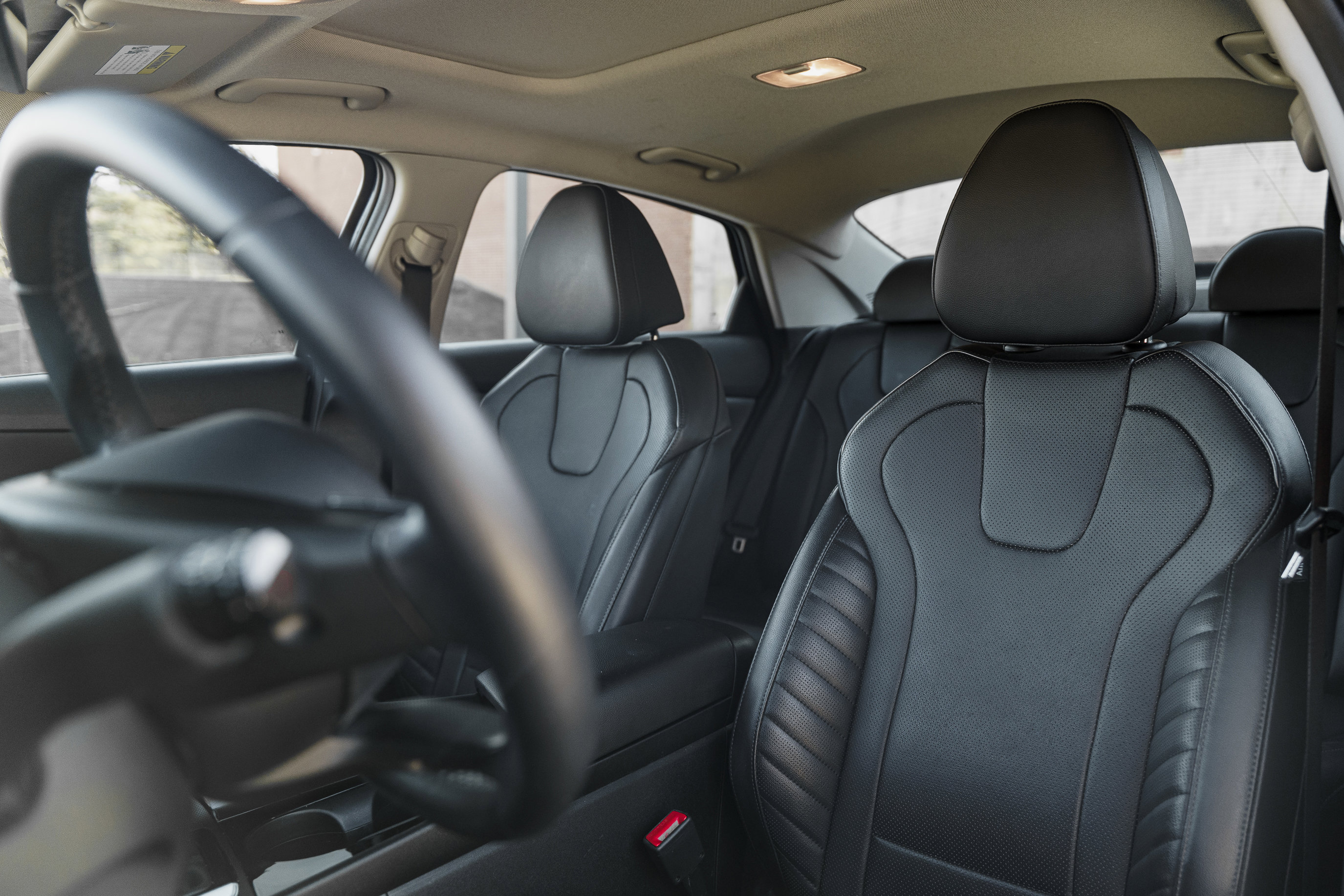 Used 2023 Hyundai Elantra Limited image 18