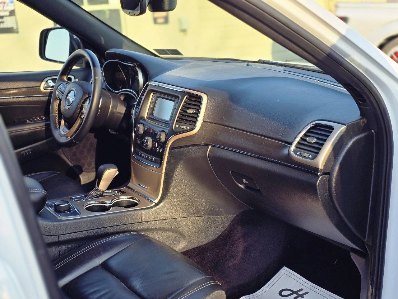 Used 2017 Jeep Grand Cherokee Limited image 22