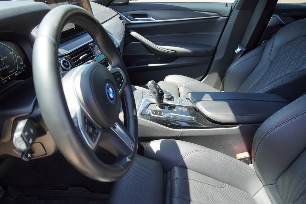 Used 2022 BMW 530e w/ Premium Package RWD image 20