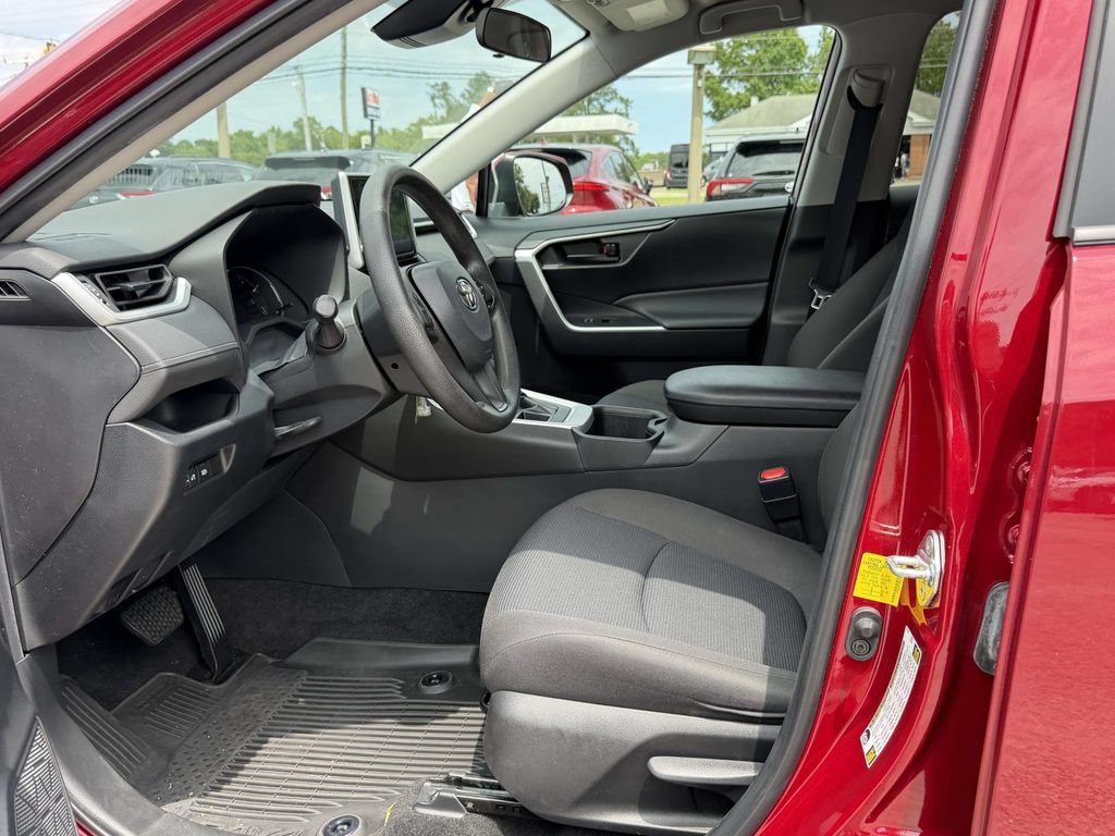 Certified 2023 Toyota RAV4 LE AWD/4WD image 17