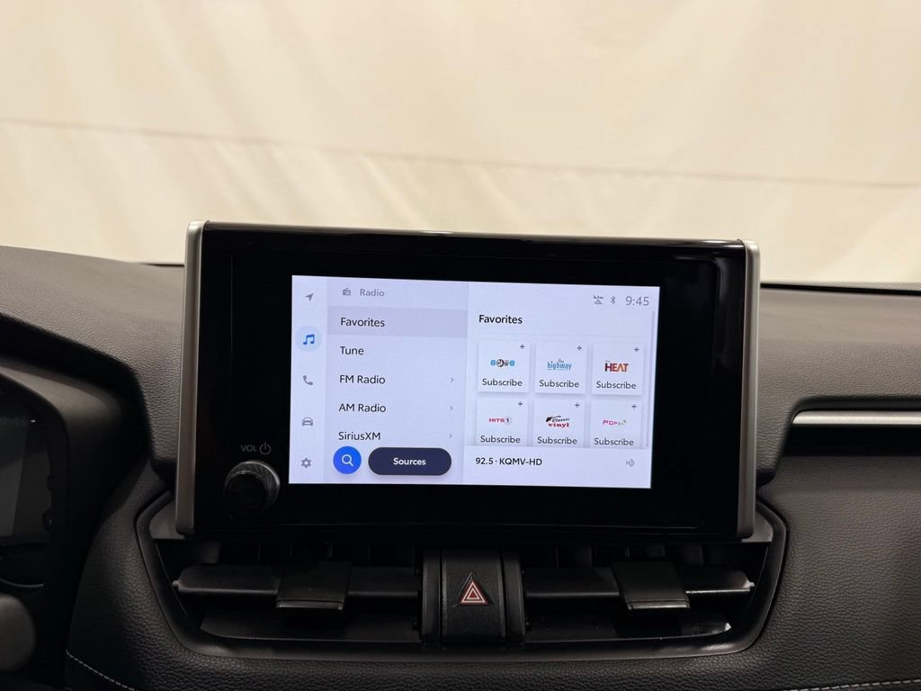 Used 2025 Toyota RAV4 XLE FWD image 32